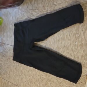 Lululemon Black cropped size 2 vintage leggings